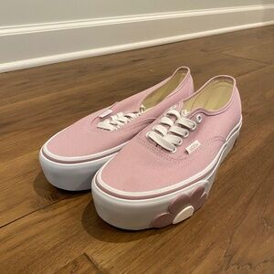 NWOT Authentic Stackform Lilac Flower Vans